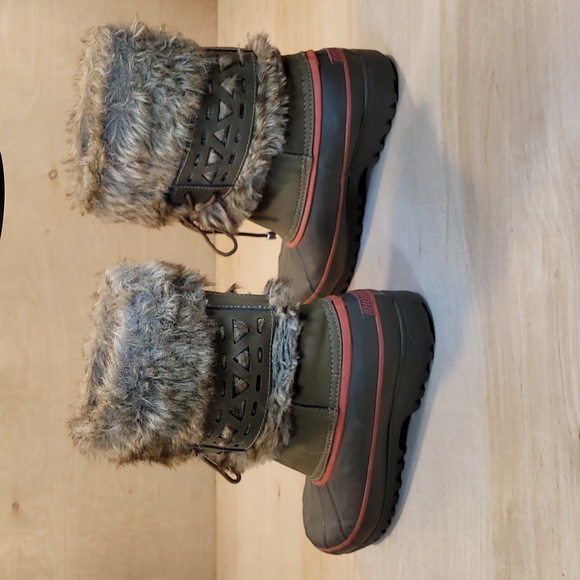 Khombu Womens Pull On Waterproof Rubber And Fur Snow Boots - Picture 5 of 10